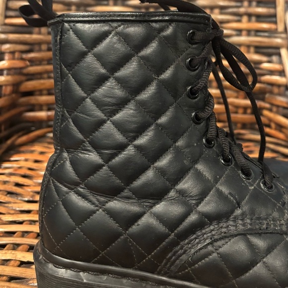 Dr. Martens Coralie quilted black combat boot 7 Great condition! - Picture 5 of 15